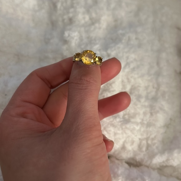 Yellow Topaz & Sterling Silver Ring - Size 7 - Picture 2 of 5